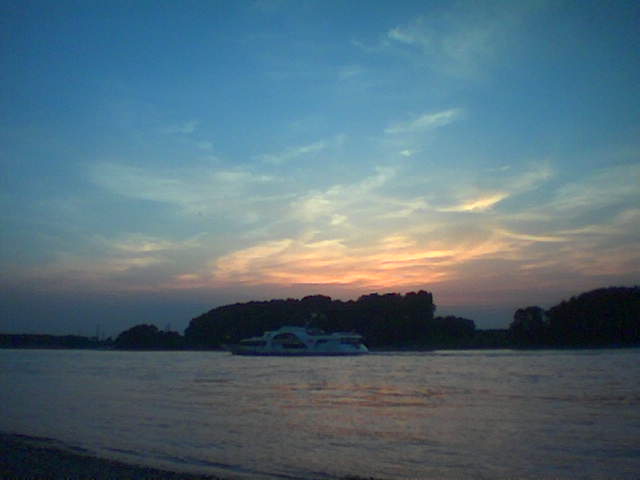 Sonnenuntergang am Rhein bei Stürzelberg